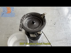 産業用振動ボウルフィッダー カスタマイズされた調整速度 オート小型粒子ボウルフィッダー