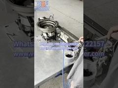 振動式ボウルフィッダー 小部品を輸送する